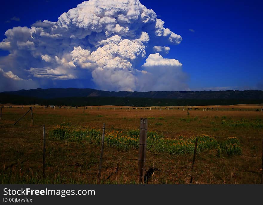 Huge plume over the mountains as the wind kicks up in central Idaho. Huge plume over the mountains as the wind kicks up in central Idaho