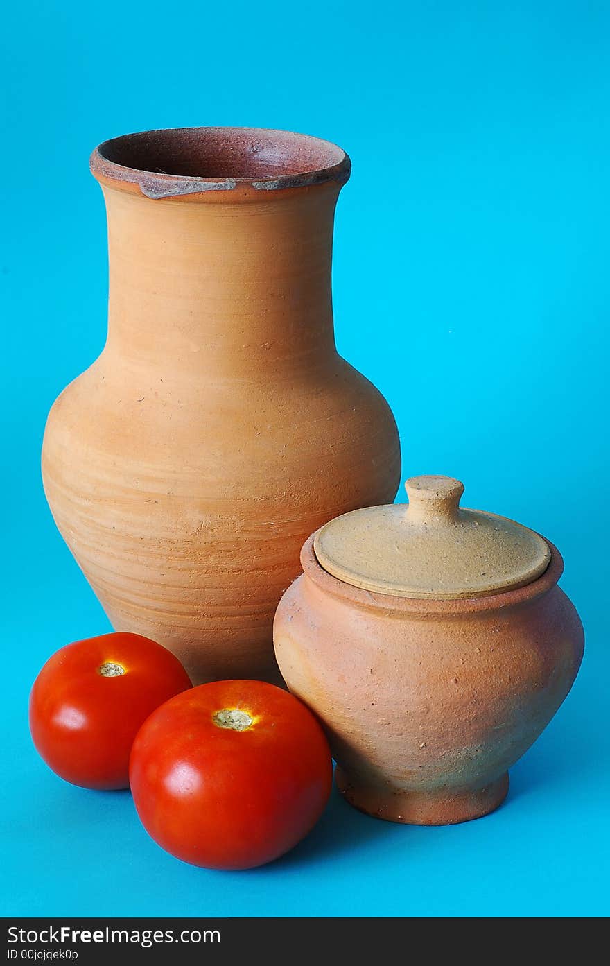 The jugs and tomatos