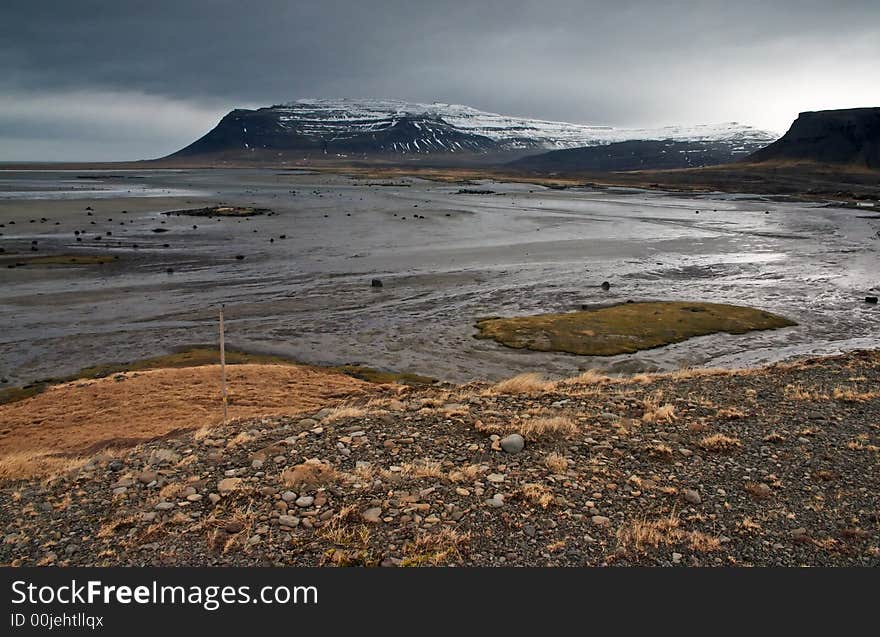 Icelandic landscape with lake and mountains