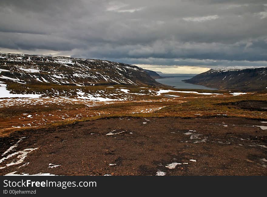 Celandic landscape, mountains to sea