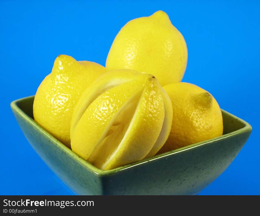 Lemons fruits in green bowl