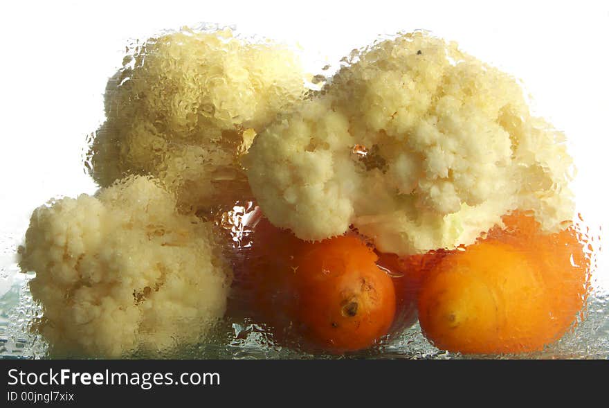 The photograph shows vegetables, which are prepared in steamer. The photograph shows vegetables, which are prepared in steamer.