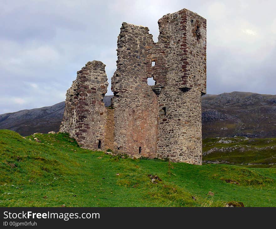 The ruins of Ardvrek Castle in the Assynt mountain range, highlands, Scotland.