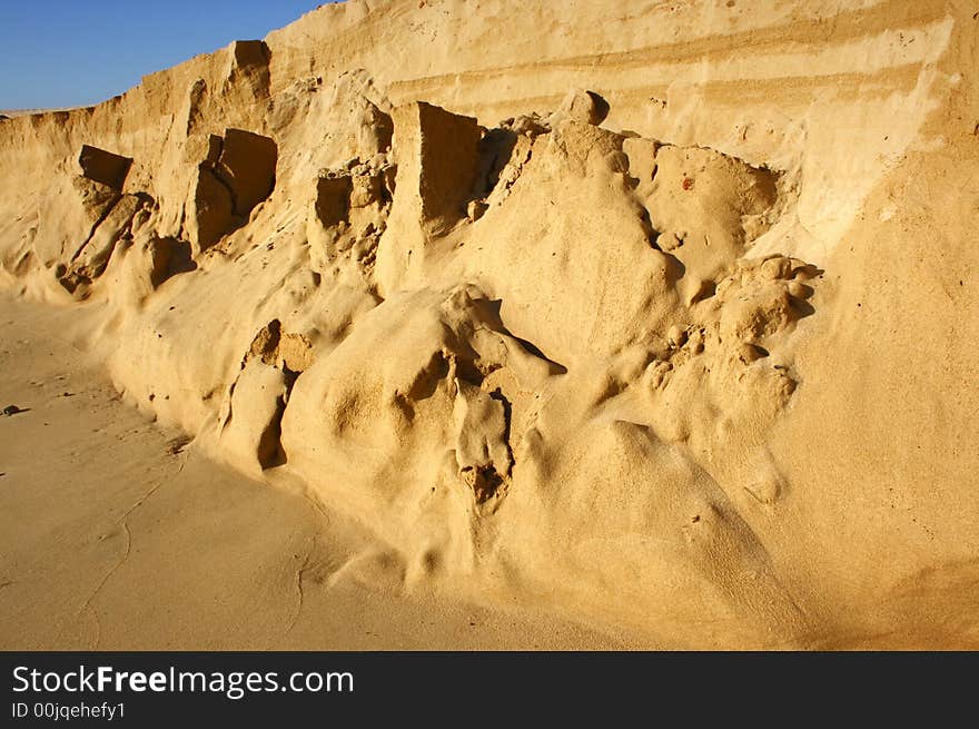 Sand dune sliding as the sand dries