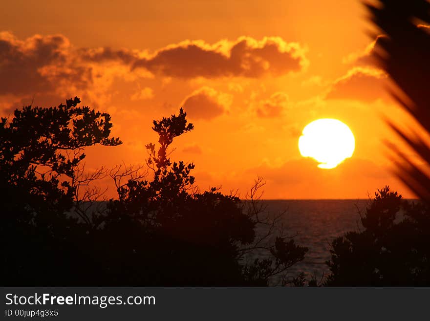 Sun comming up over the ocean on a bright morning. Sun comming up over the ocean on a bright morning