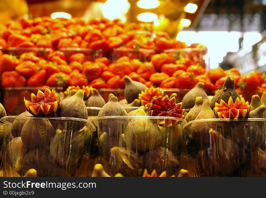 Fresh figs at the fruit market.