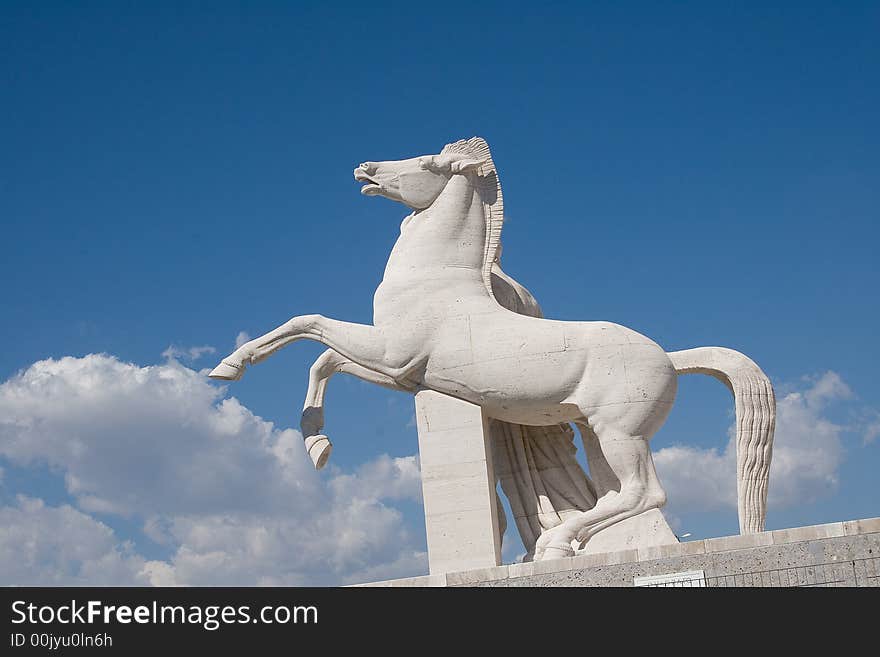 The Building of the Italian Civilization, known also as Building of the Civilization of the Job or simply Square Colosseum is one of the symbols of the EUR, district in Rome, and it is considered as the architectural icon of the Nine hundred Roman and exemplary model of the monumentalità of the district. It is that neoclassicismos simplified of Marcello Piacentini, that is the coordinator of the errand for E42, that it is imposed on the Italian Rationalism of Joseph Pagano, Adalberto Libera and Giovanni Michelucci, also between the planners of the new district.  
Planned by the architects Giovanni Guerrini, Ernesto Bruno You Padula and Mario Romano, the building was built between 1938 and 1943 (you/he/she was inaugurated November 30 th 1940 despite the jobs they were still in progress).  
Is dealt with an imposing construction: the covered surface is of 8.400 m2, for a cubatura 205.000 m3 and a height of 50 meters (68 with the plinth). The Building of the Italian Civilization, known also as Building of the Civilization of the Job or simply Square Colosseum is one of the symbols of the EUR, district in Rome, and it is considered as the architectural icon of the Nine hundred Roman and exemplary model of the monumentalità of the district. It is that neoclassicismos simplified of Marcello Piacentini, that is the coordinator of the errand for E42, that it is imposed on the Italian Rationalism of Joseph Pagano, Adalberto Libera and Giovanni Michelucci, also between the planners of the new district.  
Planned by the architects Giovanni Guerrini, Ernesto Bruno You Padula and Mario Romano, the building was built between 1938 and 1943 (you/he/she was inaugurated November 30 th 1940 despite the jobs they were still in progress).  
Is dealt with an imposing construction: the covered surface is of 8.400 m2, for a cubatura 205.000 m3 and a height of 50 meters (68 with the plinth).