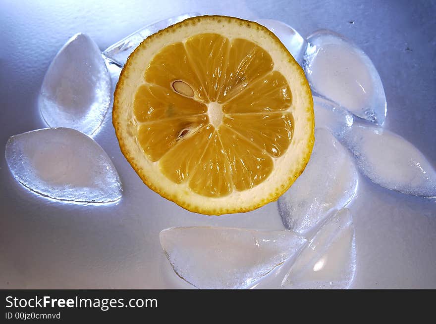 Photo of lemon in the ice