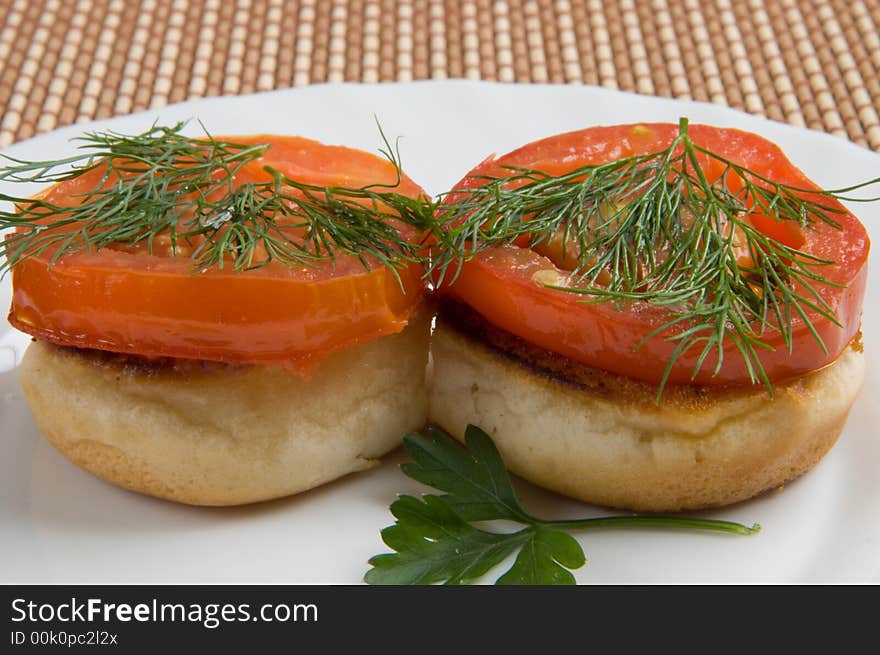 Easy breakfast with loaf, tomato and verdure