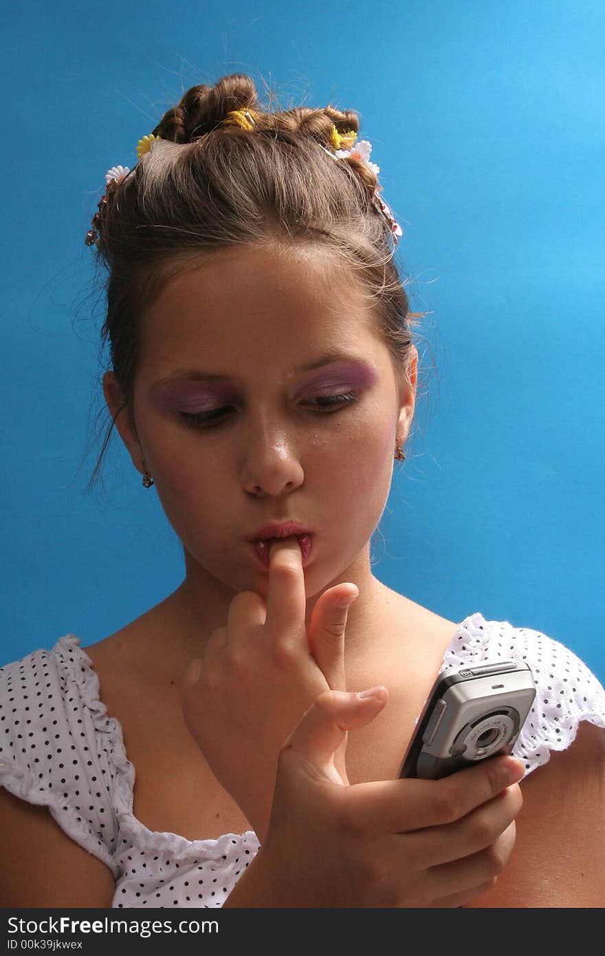 The girl not so хорошё is able to own a mobile phone, it holds it in hands and deliberates what to do further?. The girl not so хорошё is able to own a mobile phone, it holds it in hands and deliberates what to do further?