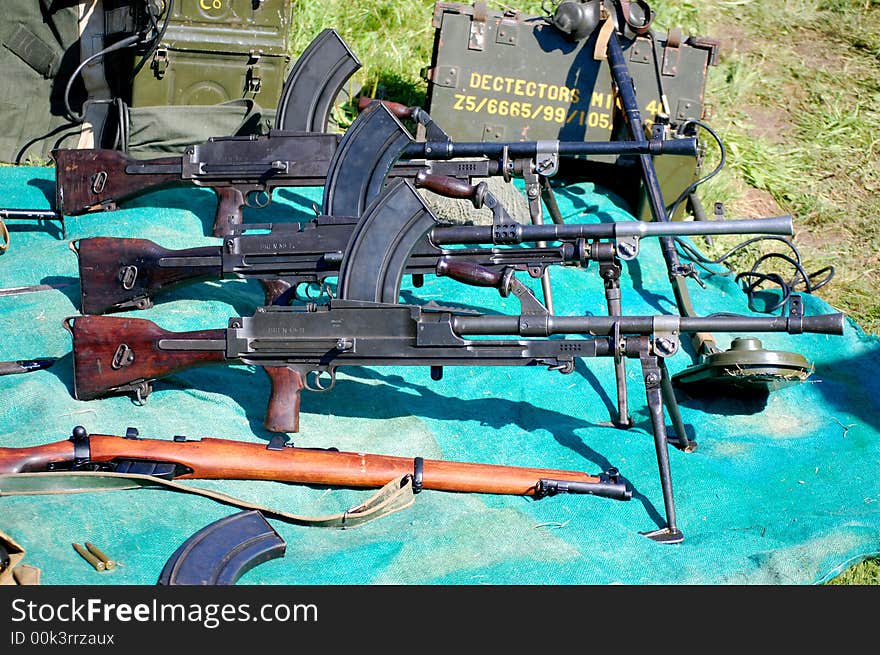 3 Bren guns 1 Lee Enfield 303