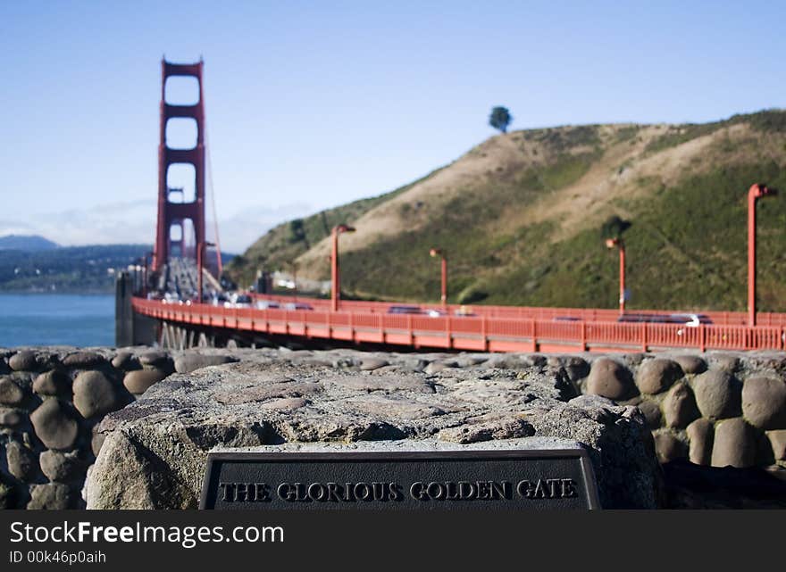 Picture of the glorious golden gate bridge, San Francisco.