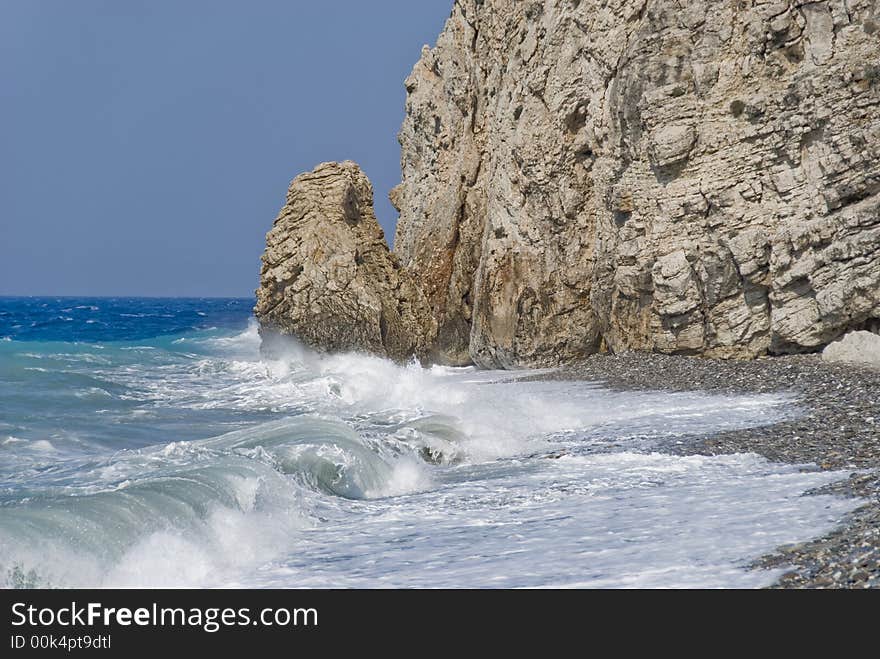 Wave breaking against rocks