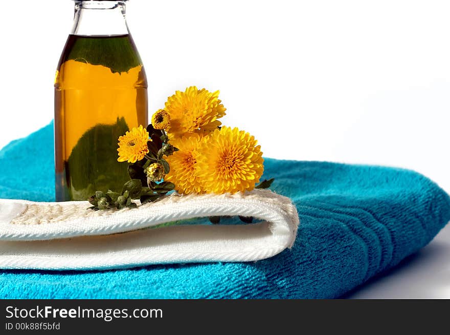 An image of sponge and flowers on the towel. An image of sponge and flowers on the towel