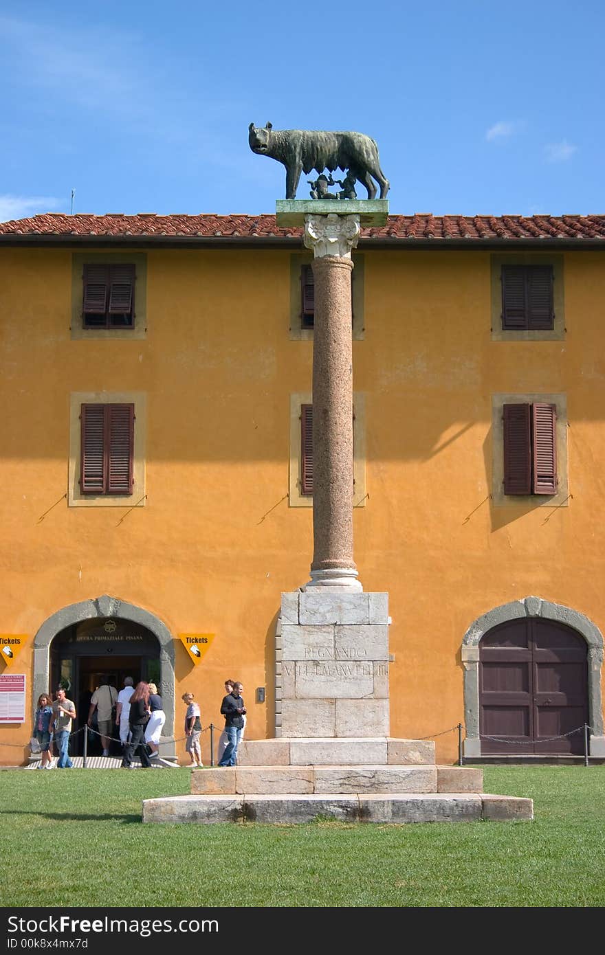 Lupa Capitolina - Statue in Pisa