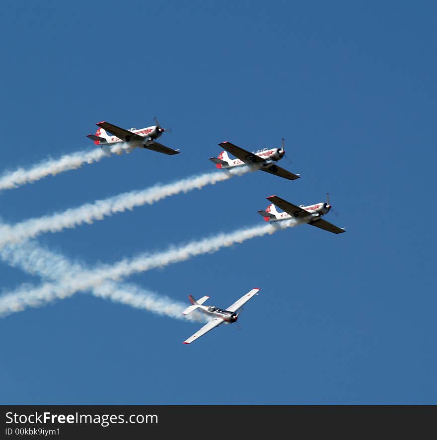 Russian stunt team showing off teamwork at airshow