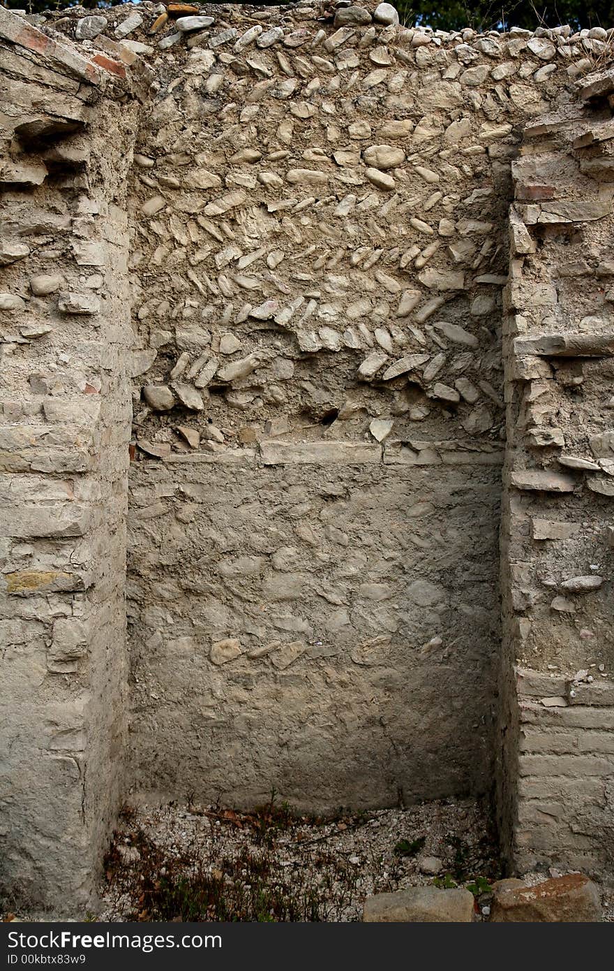 Antique roman wall