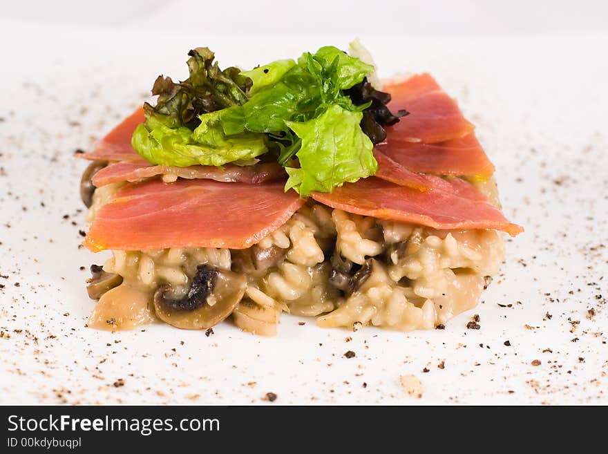 Salas with ham, mushrooms and rice