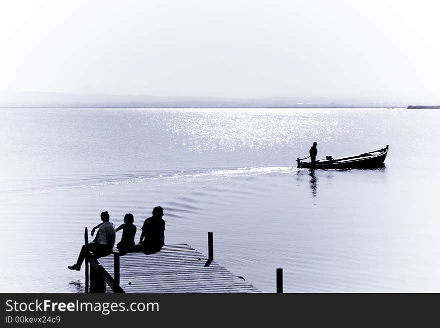 That´s the life in the Albufera, lonely old fishermen and family turist groups relaxing. That´s the life in the Albufera, lonely old fishermen and family turist groups relaxing.