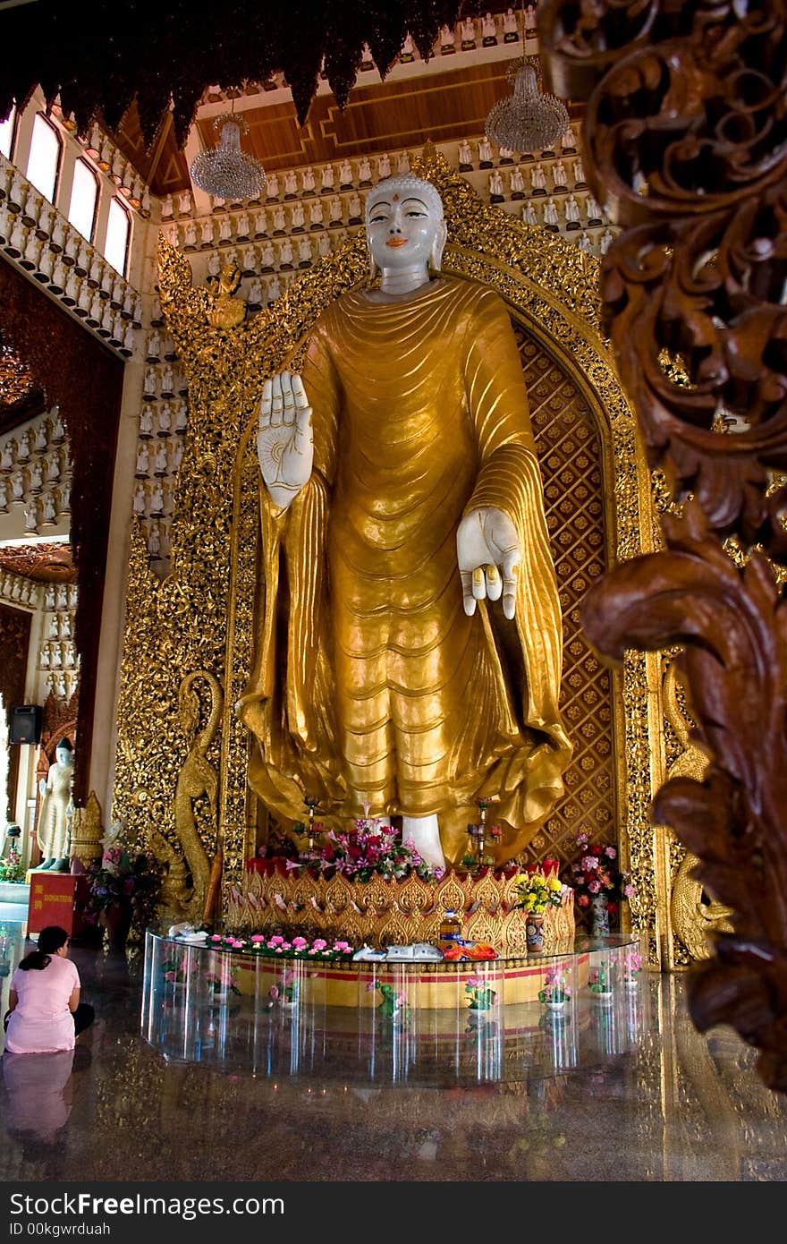 Golden buddha statue