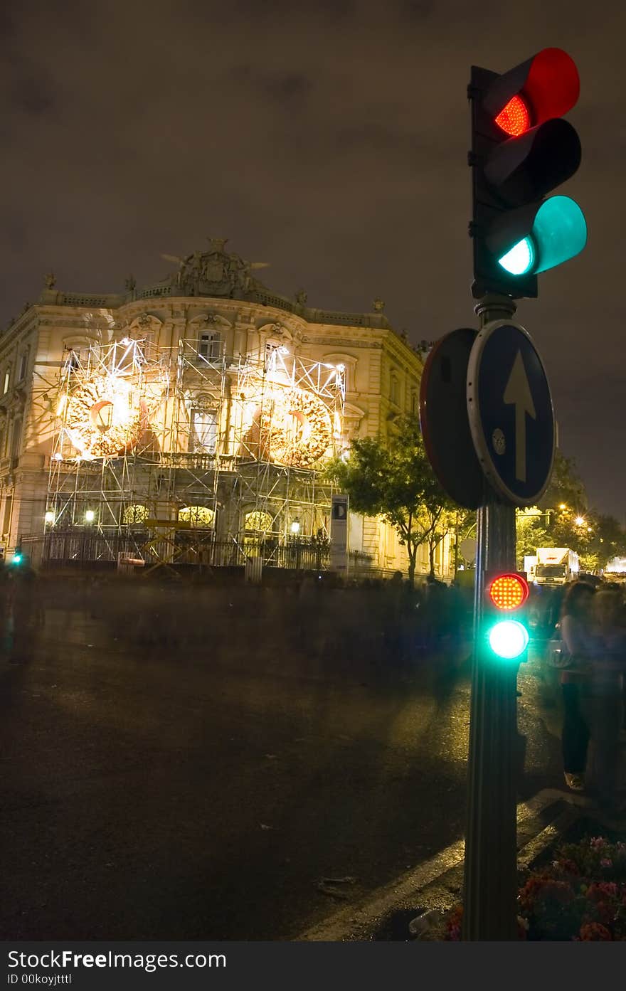 The Casa De Americas building framed with a stop light. Images from the Noche En Blanco / White Night festival in Madrid, Spain 2007.