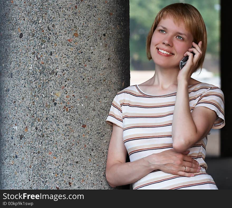 Girl speak cell phoner outdoors