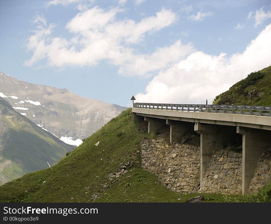 Beautiful but danger mountains route in austrian alps - Grossglocknerstrasse