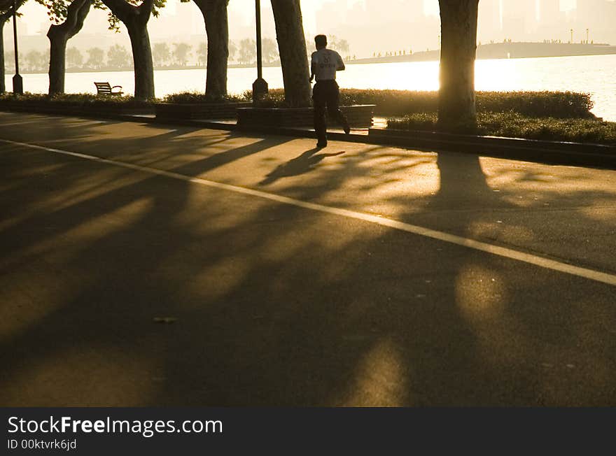 South-way of Weslake is a good spot for touring.People take exercise always like here.