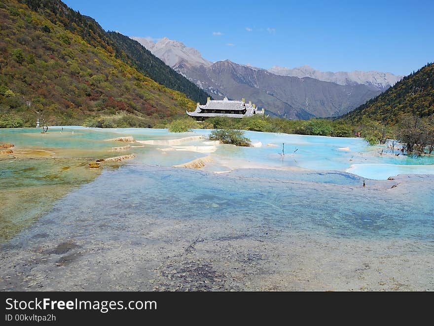 Those mountains are in the sichuan of china. It's name is huanglong.