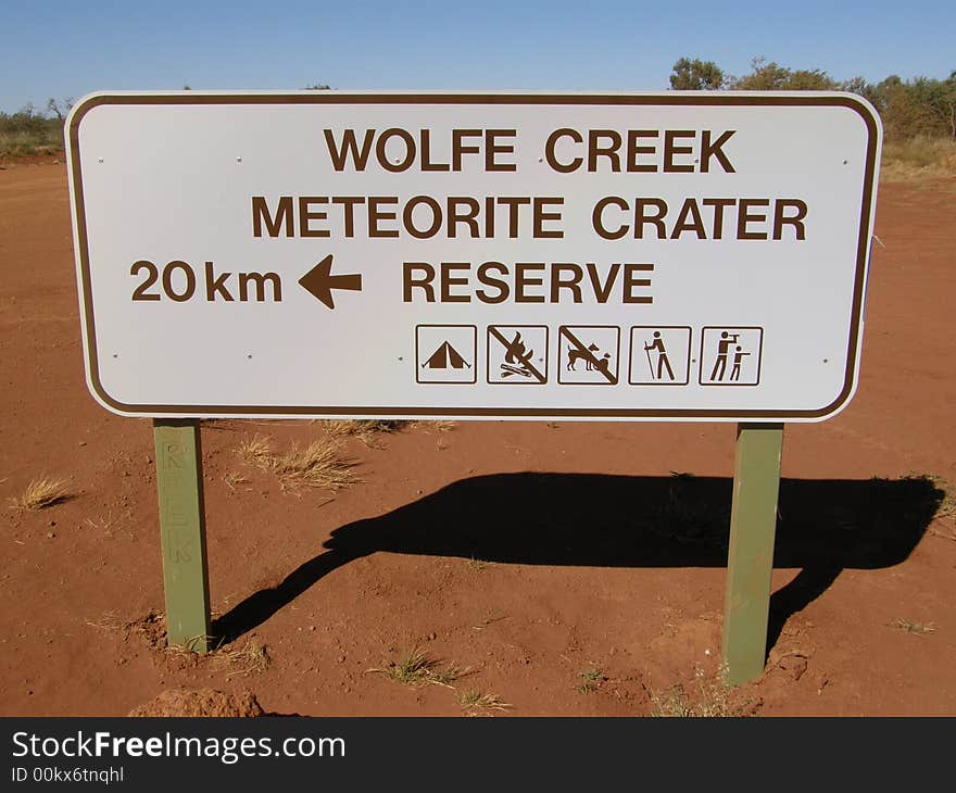 Wolfe creek meteorite crater, road sign