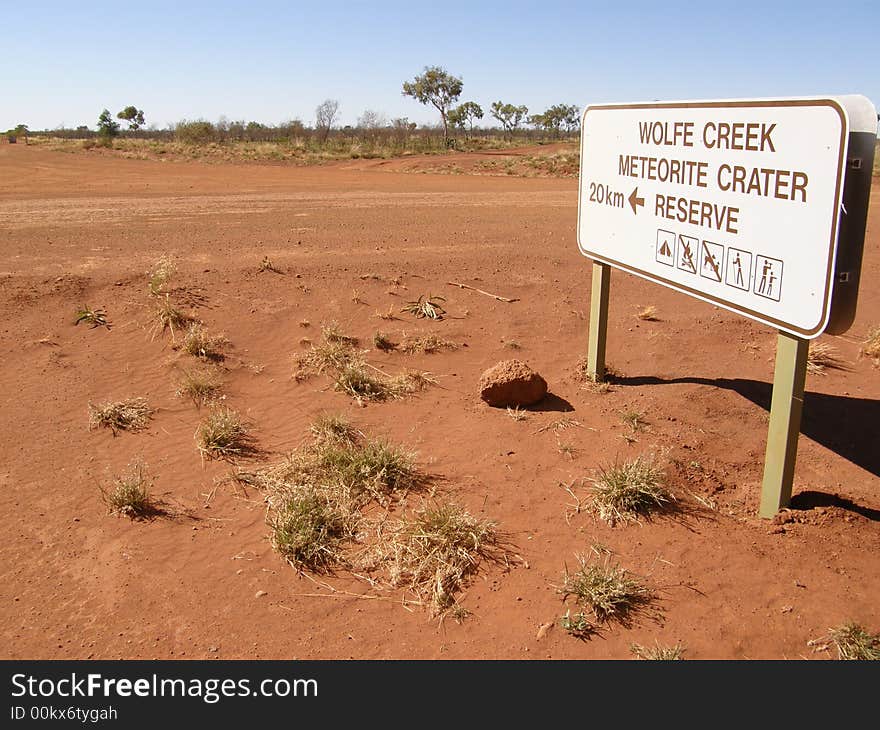 Wolfe creek meteorite crater, road sign