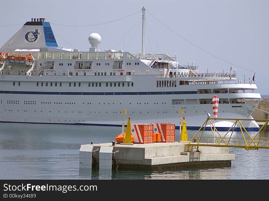 Ocean liner is in the dock of Santa Cruz, Teneriffa. Ocean liner is in the dock of Santa Cruz, Teneriffa