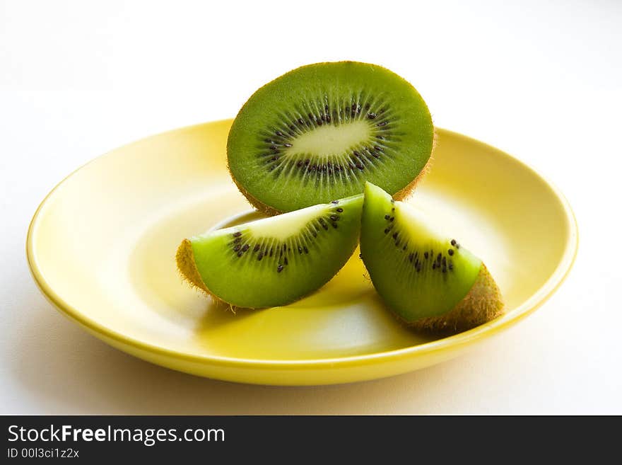 Kiwi on yellow plate.