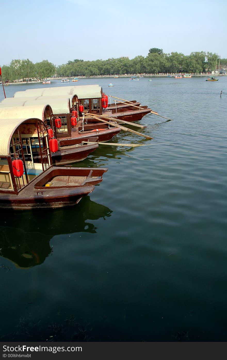 The back lake is besides the PALACE