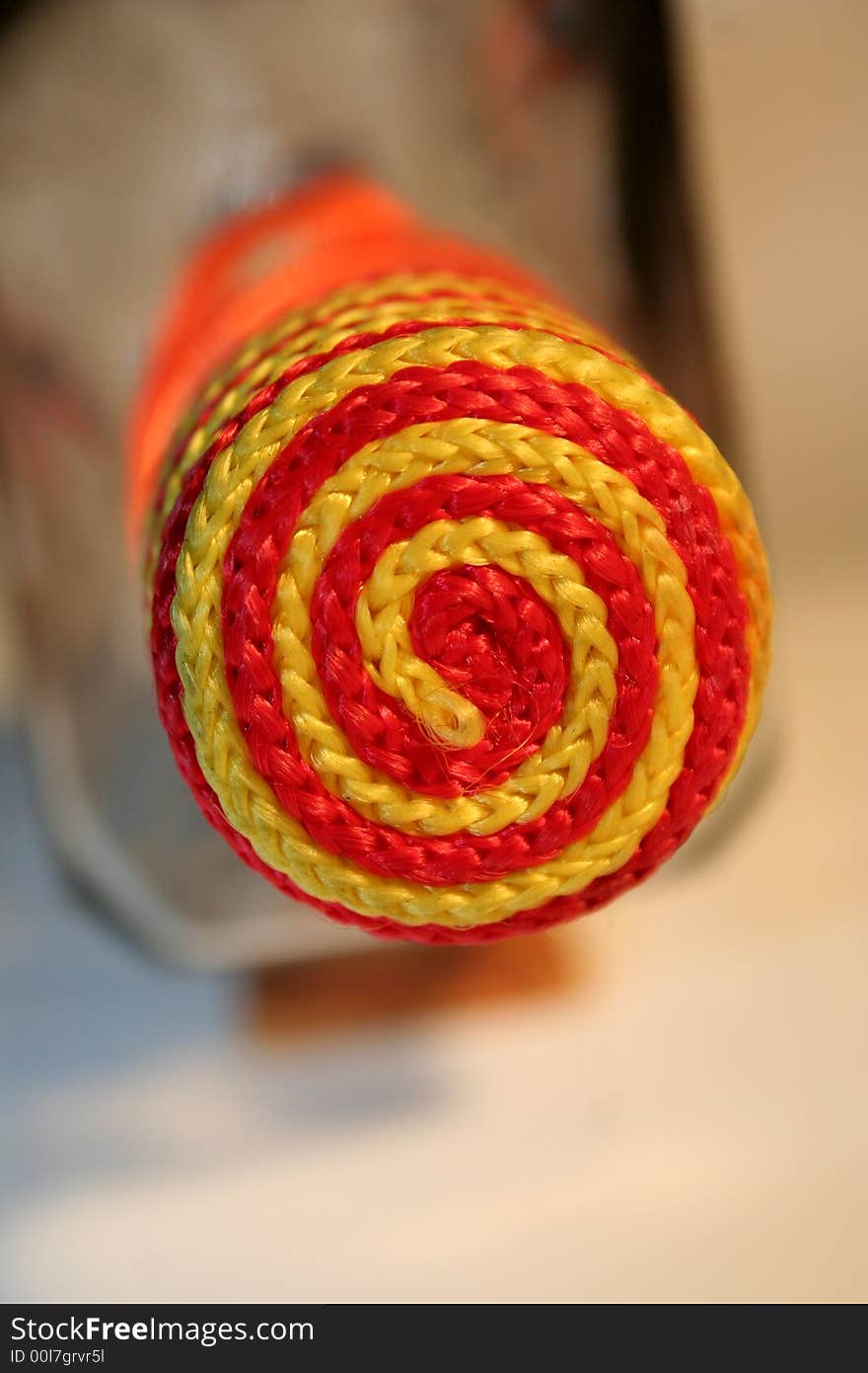 Twist Bottle Cap / Red and Yellow / Closeup