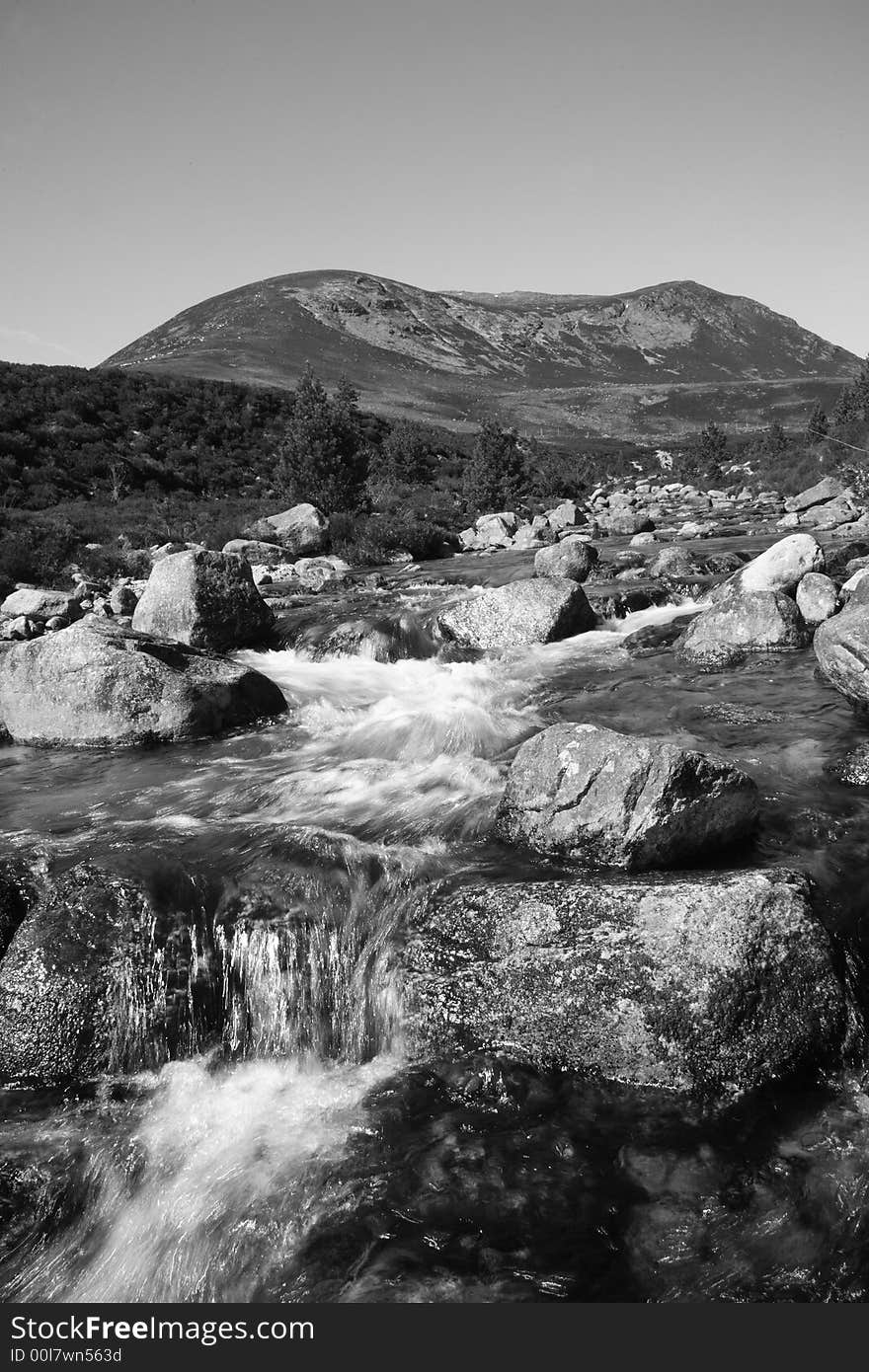 Ben Macdui with the river Dee flowign past