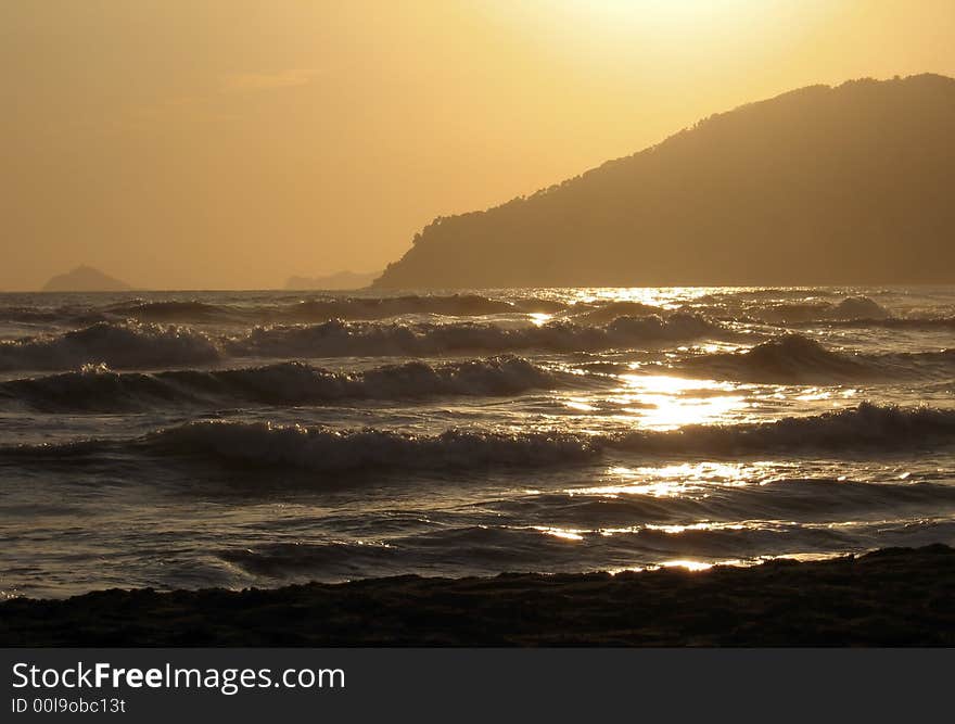 Sunset on the sea with sun reflexion