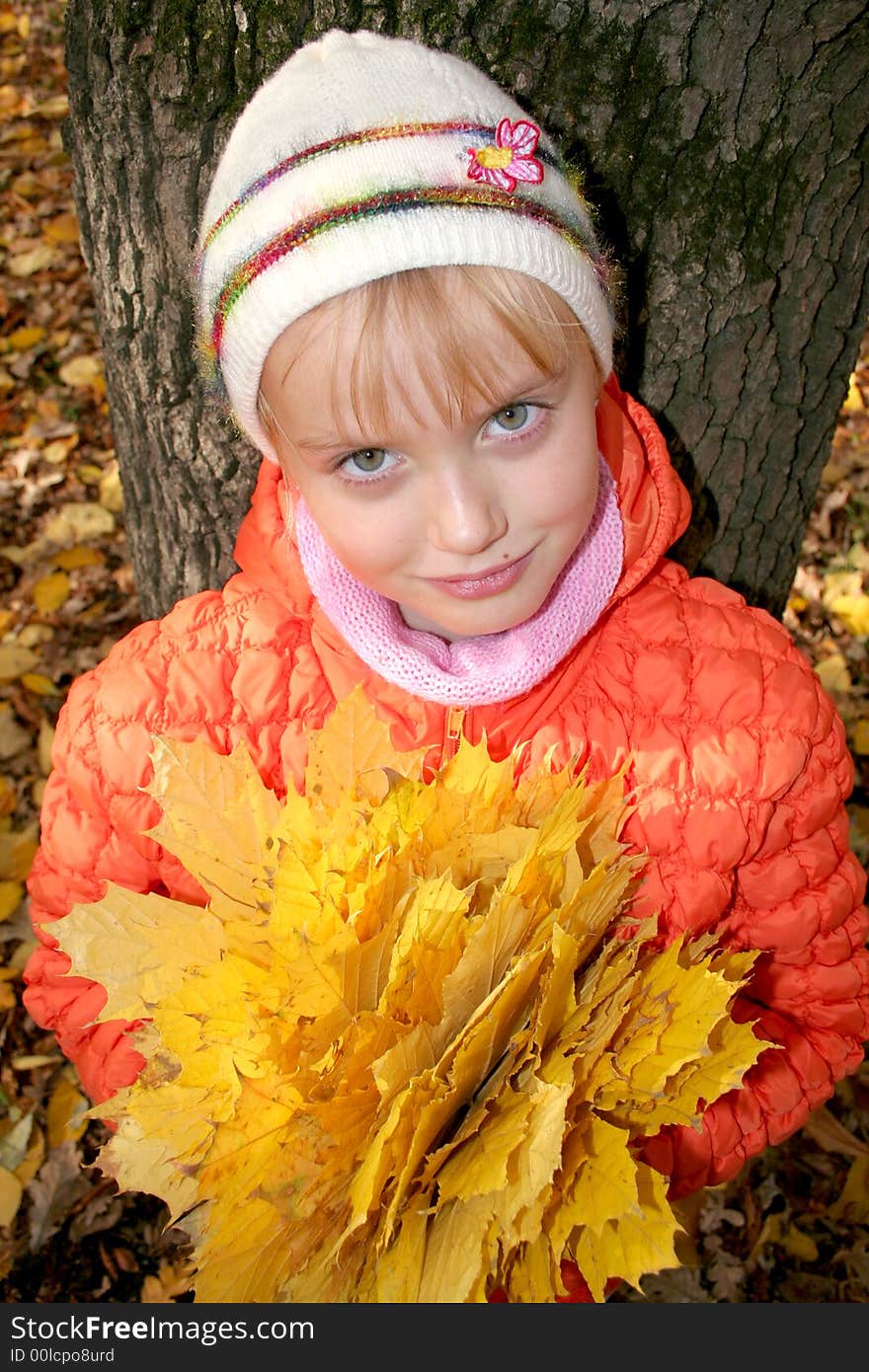 Younng girl with leafs in the hands