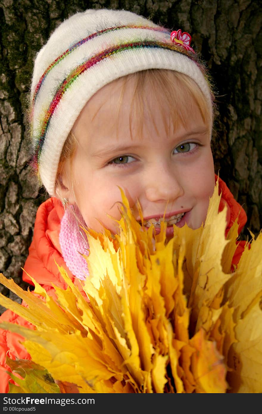 Younng girl with leafs in the hands