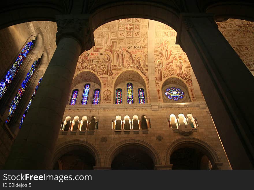 This Catholic church has arches that reach to the heavens. This Catholic church has arches that reach to the heavens.