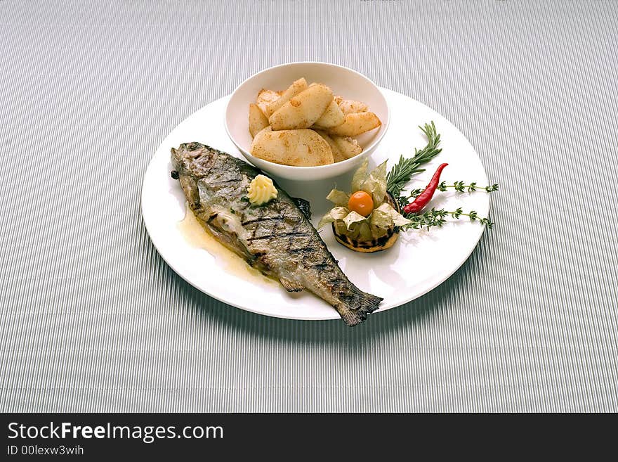 Grilled fish with potatoes and sauce