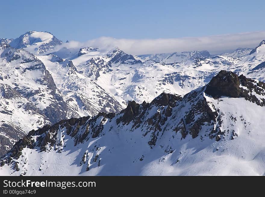 Snowed mountainrange