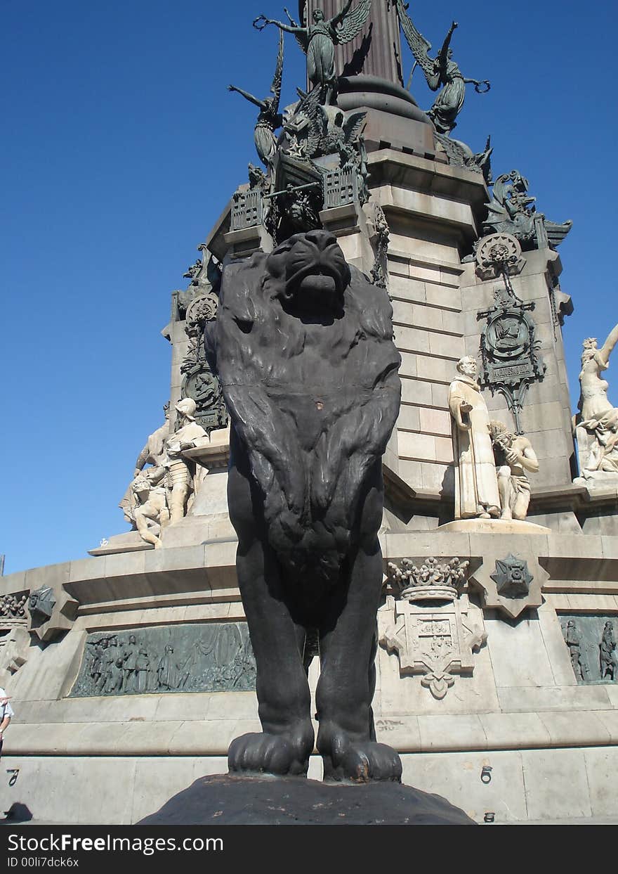 A statue of a lion on a Barcelona's monument