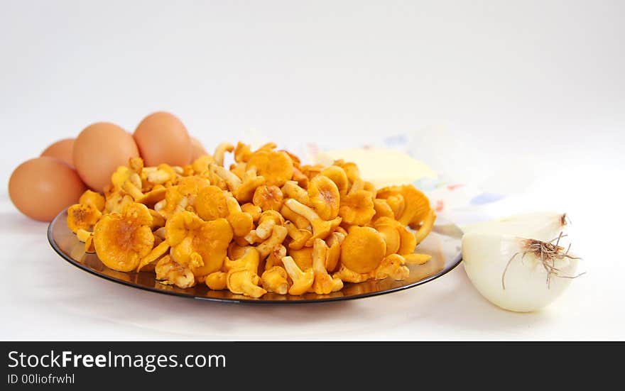 Chanterelle on plate and eggs