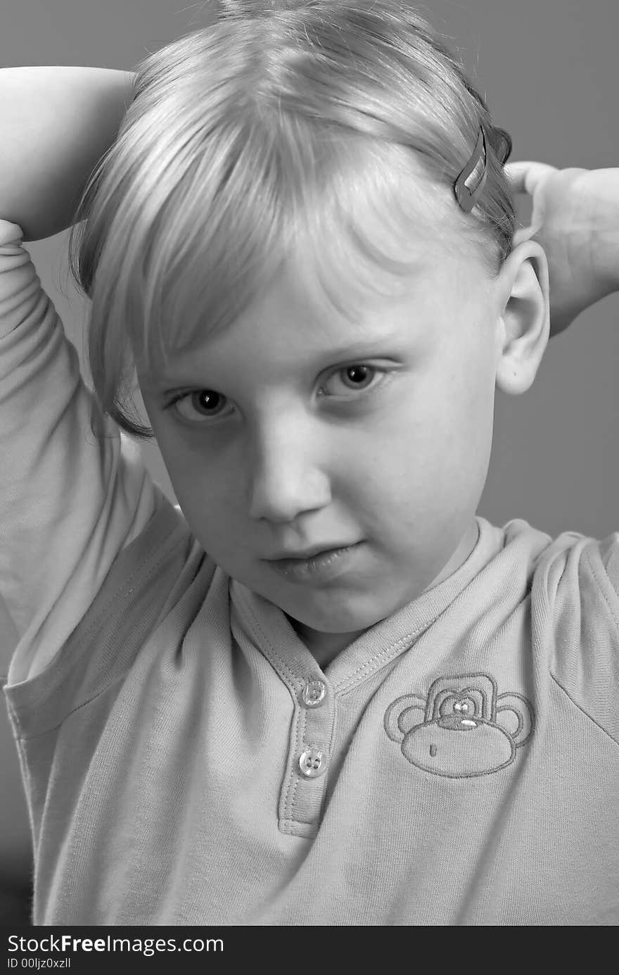 B&W portret child in studio. The beautiful model.