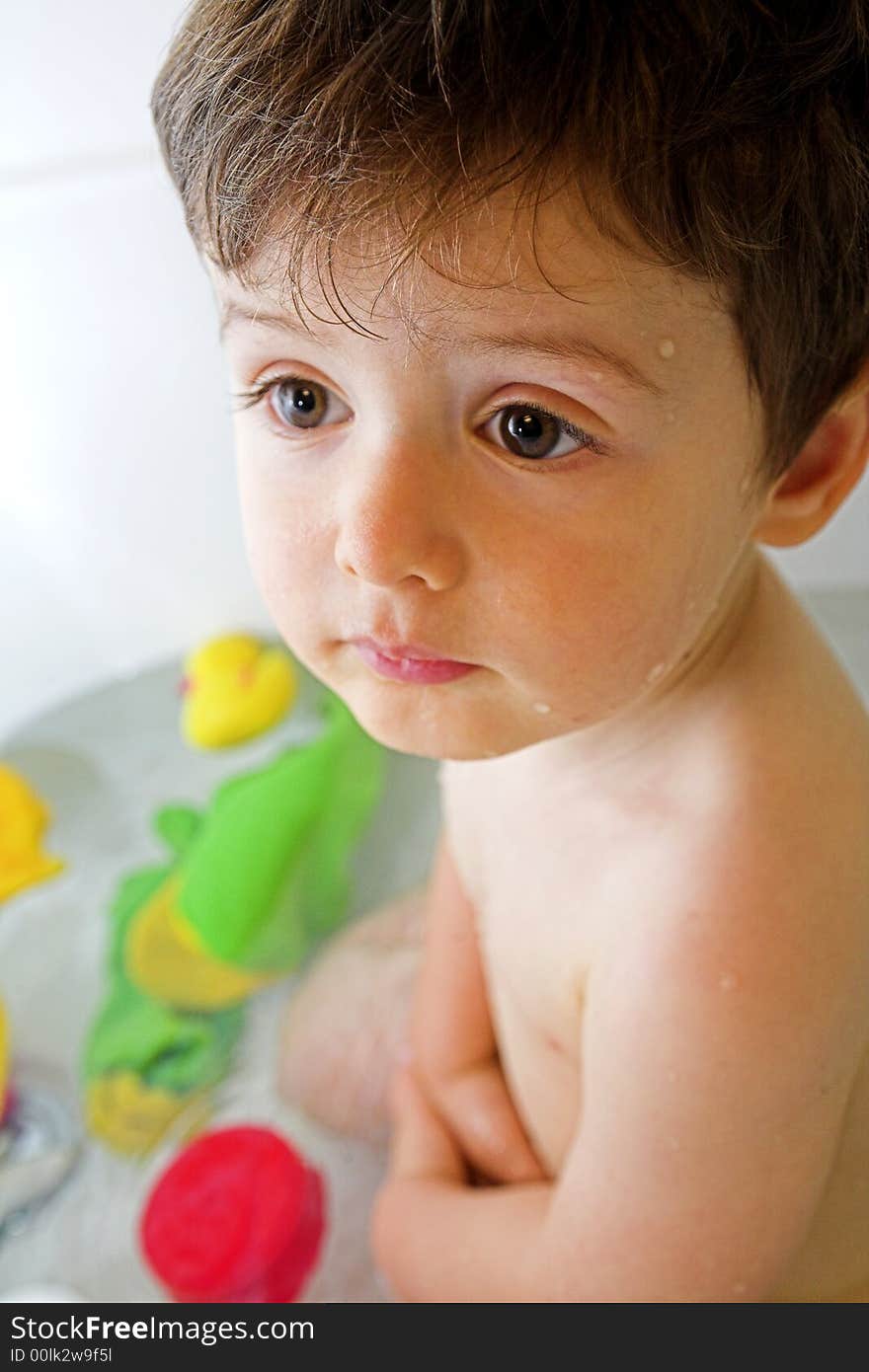 Baby shot in bathtub with flash bouncing on wall