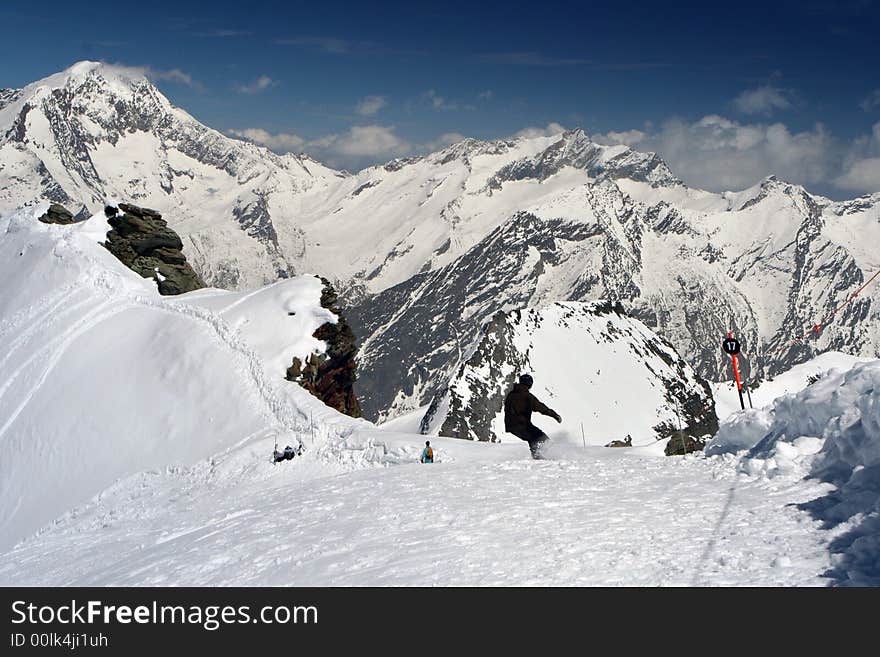 Sunny skiing in Alps