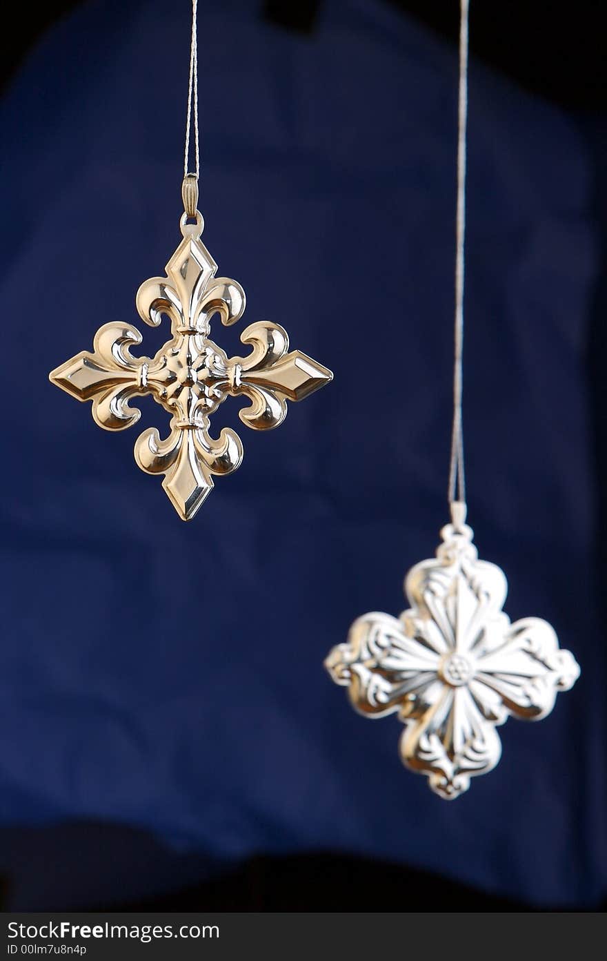 Silver crosses Christmas decorations isolated on blue/black background