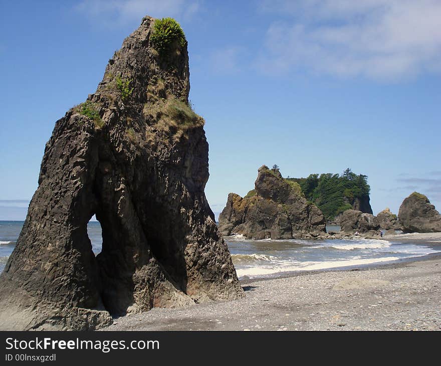 Ruby Beach is well known for their seastacks and it is located in Olympic National Park. Ruby Beach is well known for their seastacks and it is located in Olympic National Park.