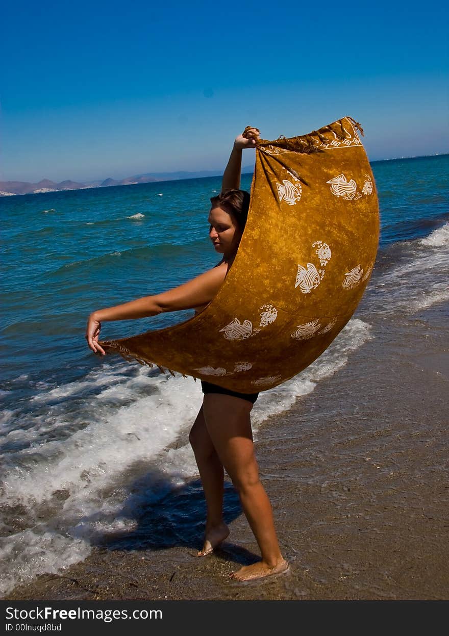 Women with brown pareo